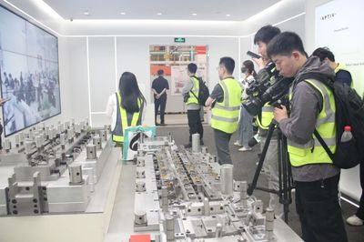 60余名央媒市媒記者探訪嘉定，聚焦“嘉定智造”人工智能應(yīng)用軟件開(kāi)發(fā)新圖景